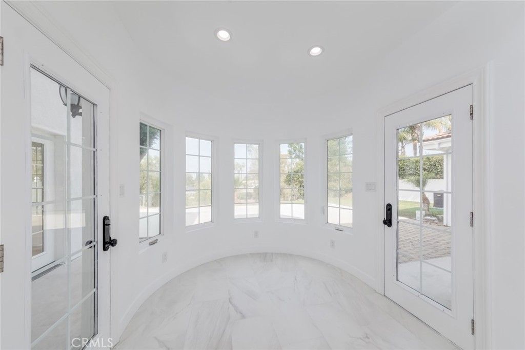 Empty room, Interior, Marble, Recessed Lighting