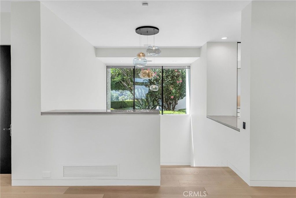 Interior, Pendant Lights, Recessed Lighting, Wood Texture Flooring
