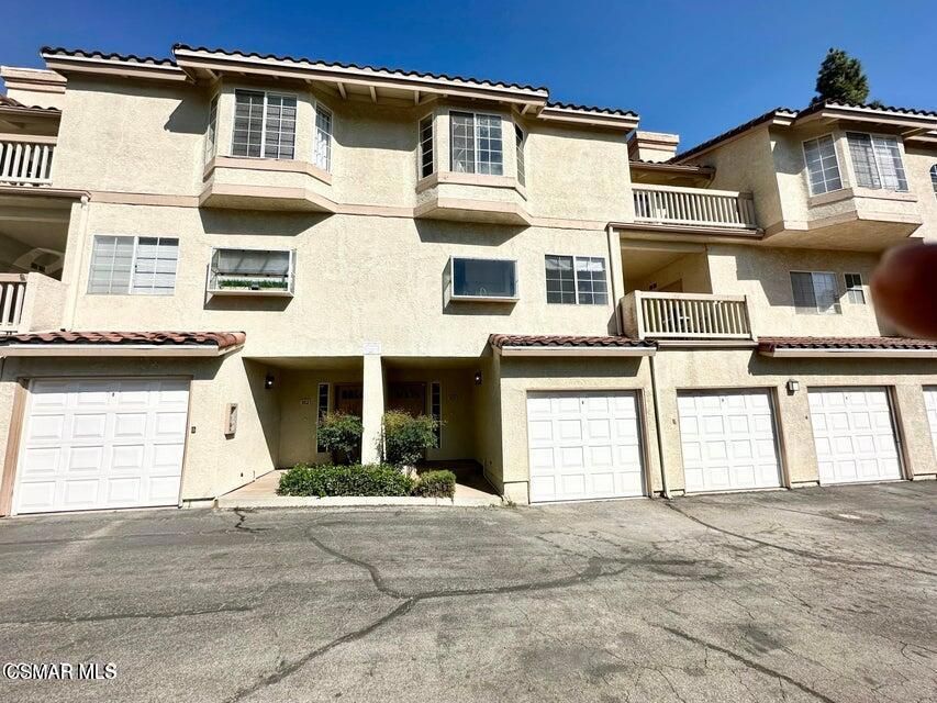 Attached, Exterior, Facade, Mediterranean