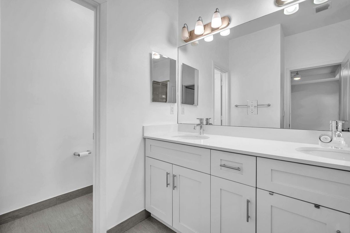 Bathroom, Dual Sink Vanities, Interior