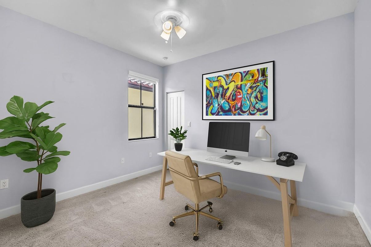 Home Office, Interior