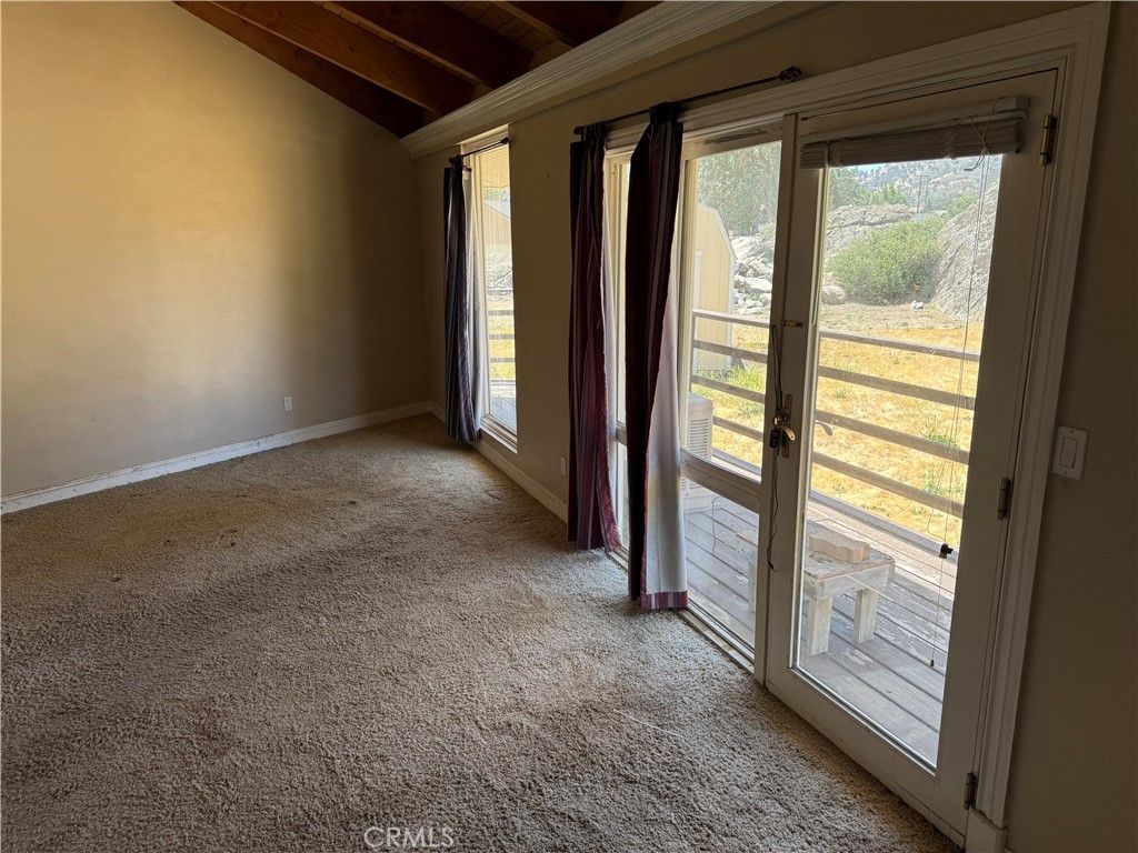 Empty room, Interior, Wooden Beams