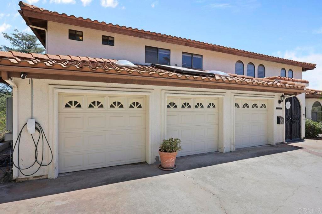 Detached Garage, Exterior