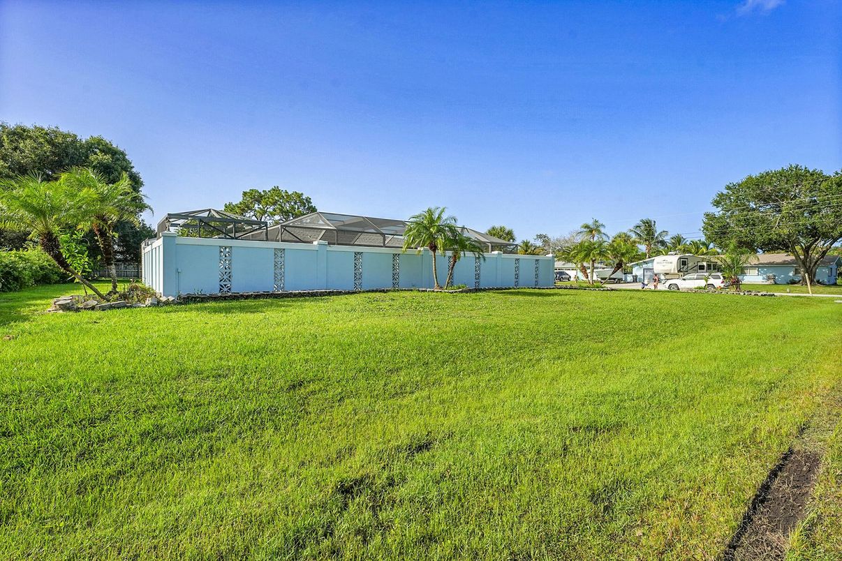 Backyard, Exterior