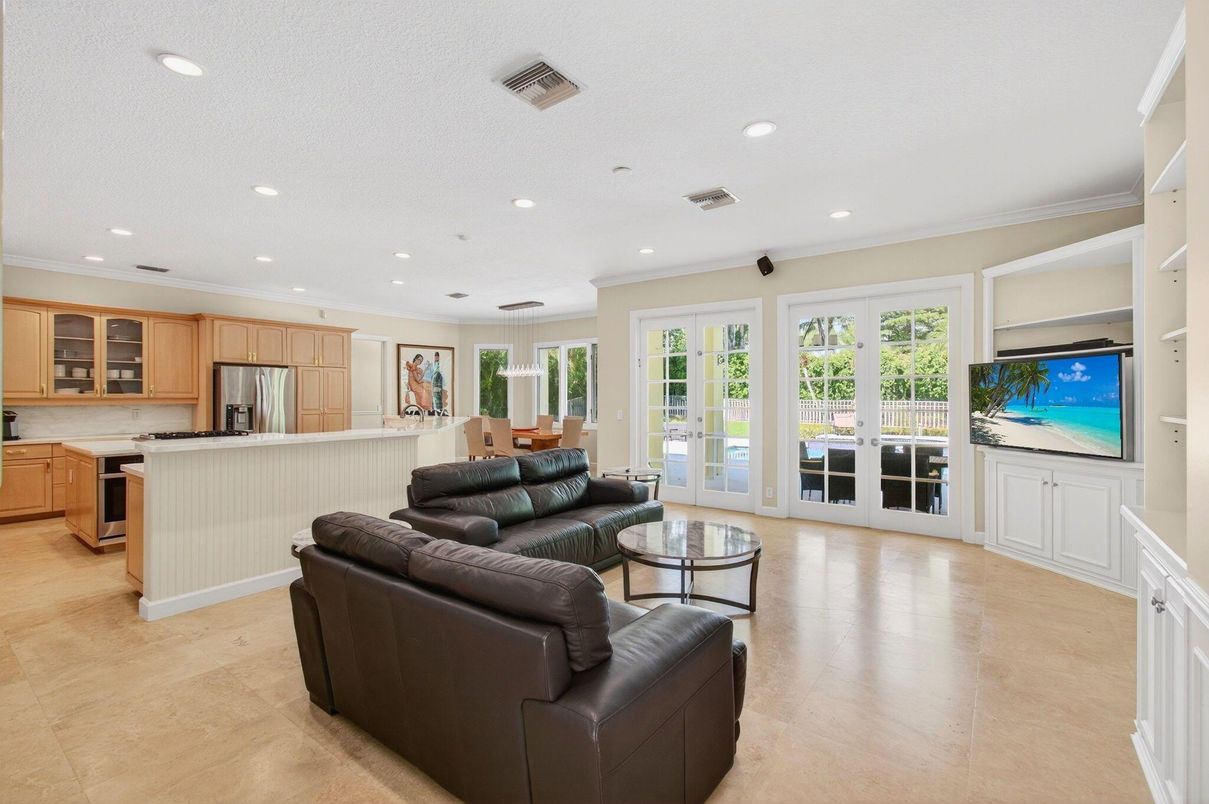 Interior, Kitchen, Living room, Pendant Lights, Recessed Lighting, Stainless Steel Appliances
