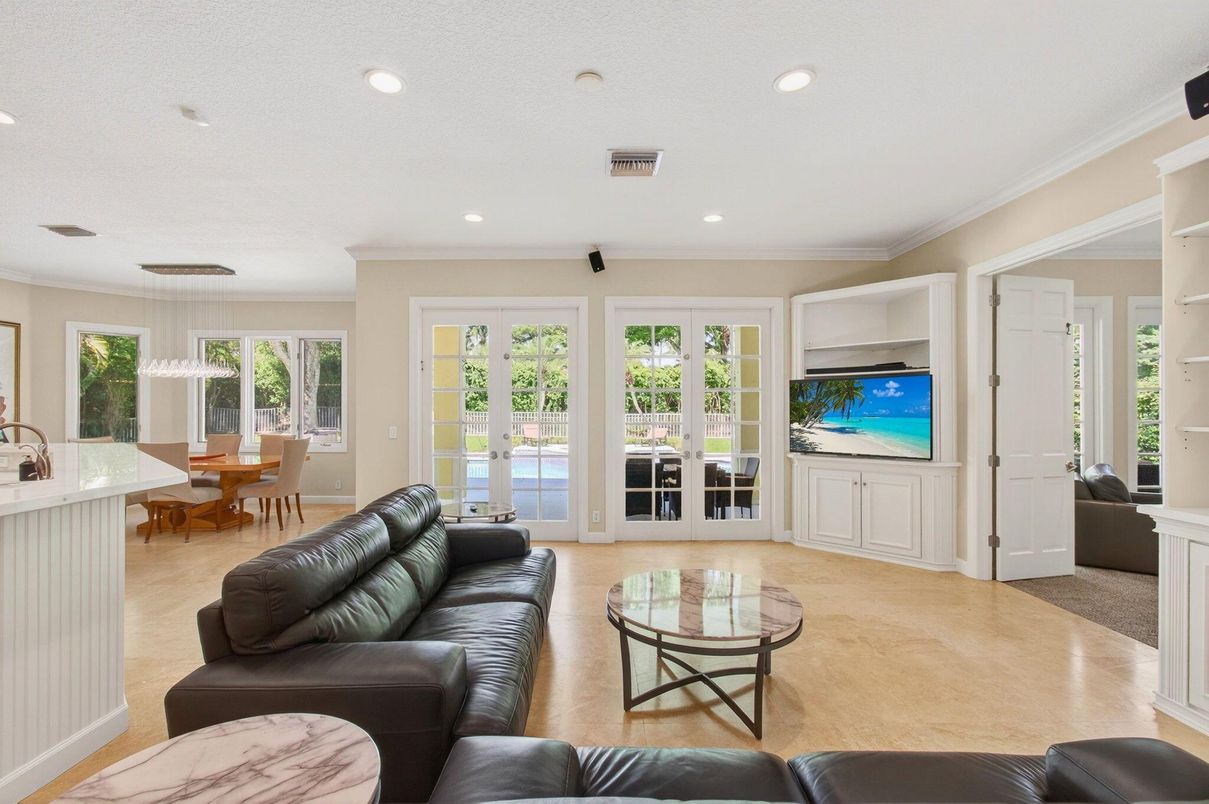 Dining room, Interior, Living room, Pendant Lights, Recessed Lighting