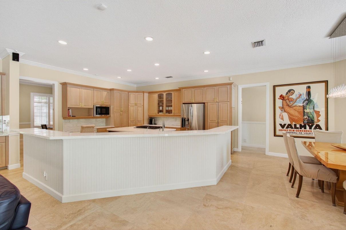 Dining room, Interior, Kitchen, Pendant Lights, Recessed Lighting, Stainless Steel Appliances
