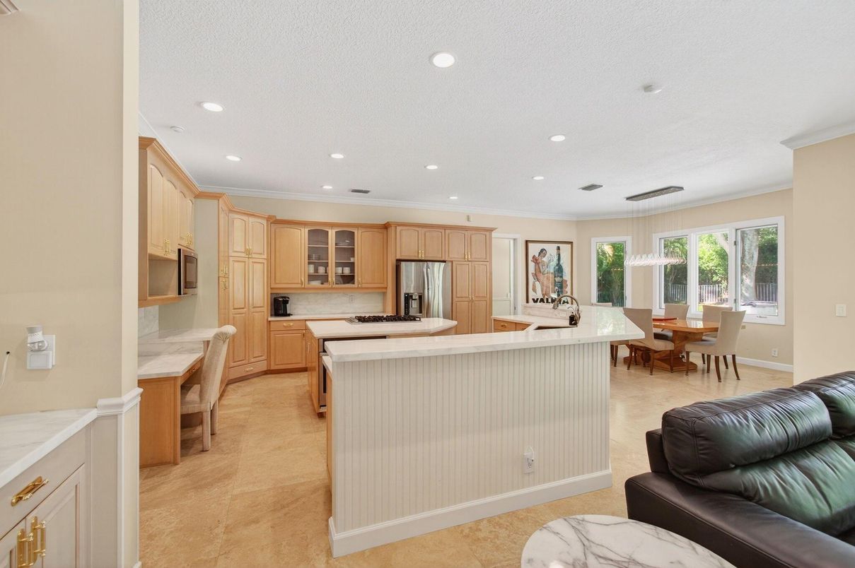 Dining room, Interior, Kitchen, Pendant Lights, Recessed Lighting, Stainless Steel Appliances