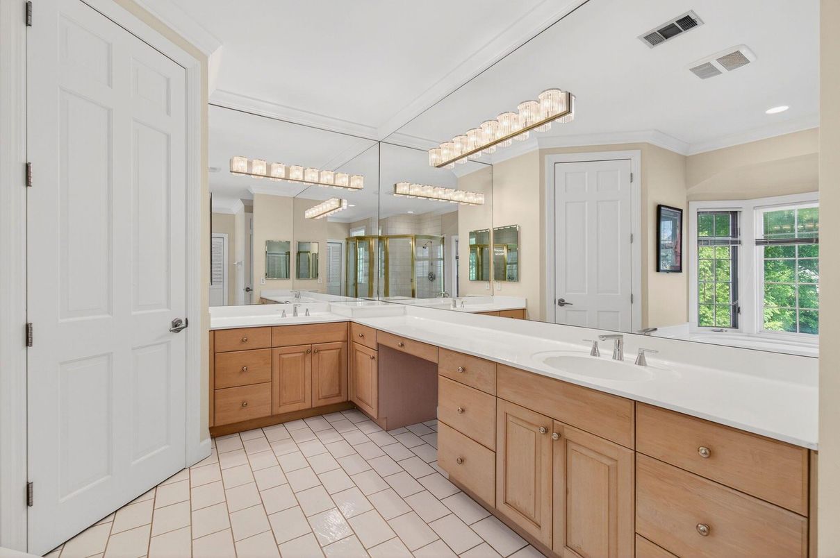 Bathroom, Dual Sink Vanities, Interior, Recessed Lighting