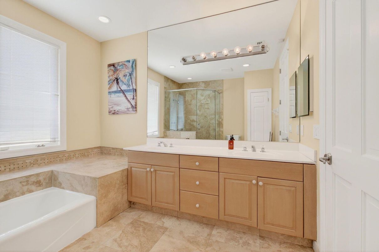 Bathroom, Dual Sink Vanities, Interior, Recessed Lighting