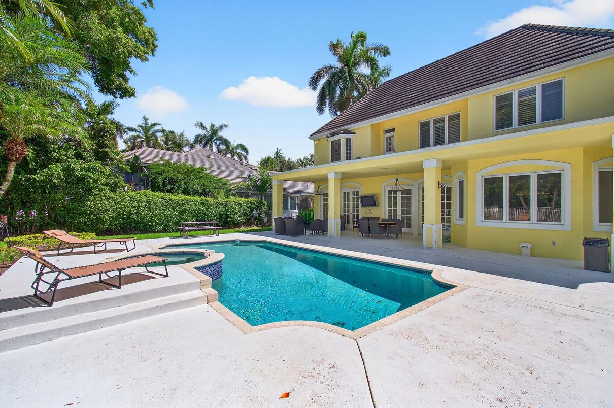 Exterior, Pool