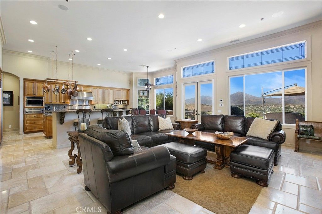 Interior, Kitchen, Living room, Pendant Lights, Recessed Lighting, Stainless Steel Appliances