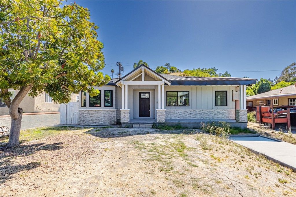 Backyard, Exterior, Facade, Ranch