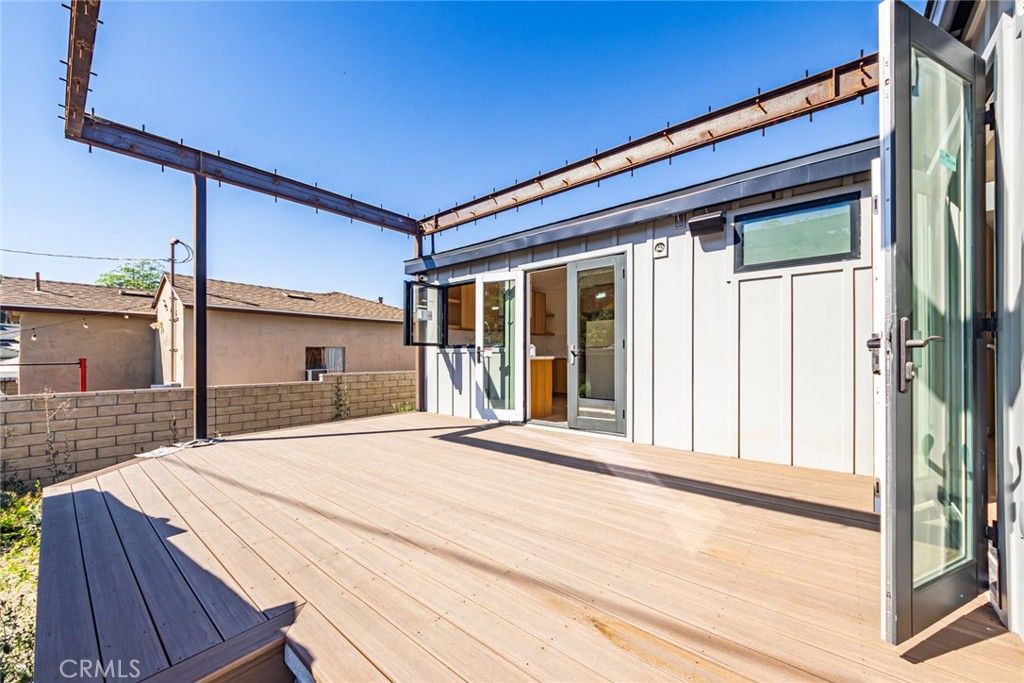 Exterior, Wood Texture Flooring