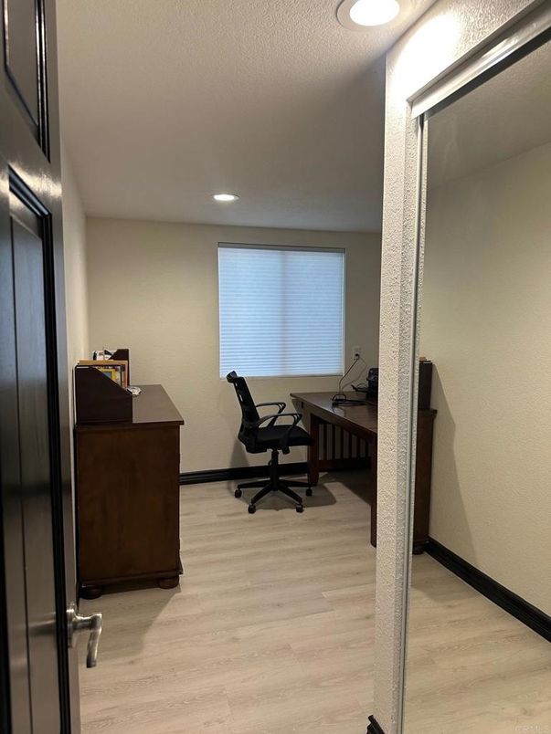 Home Office, Interior, Recessed Lighting, Wood Texture Flooring
