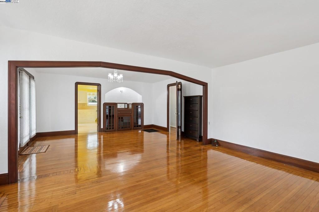 Chandelier, Empty room, Interior, Wood Texture Flooring