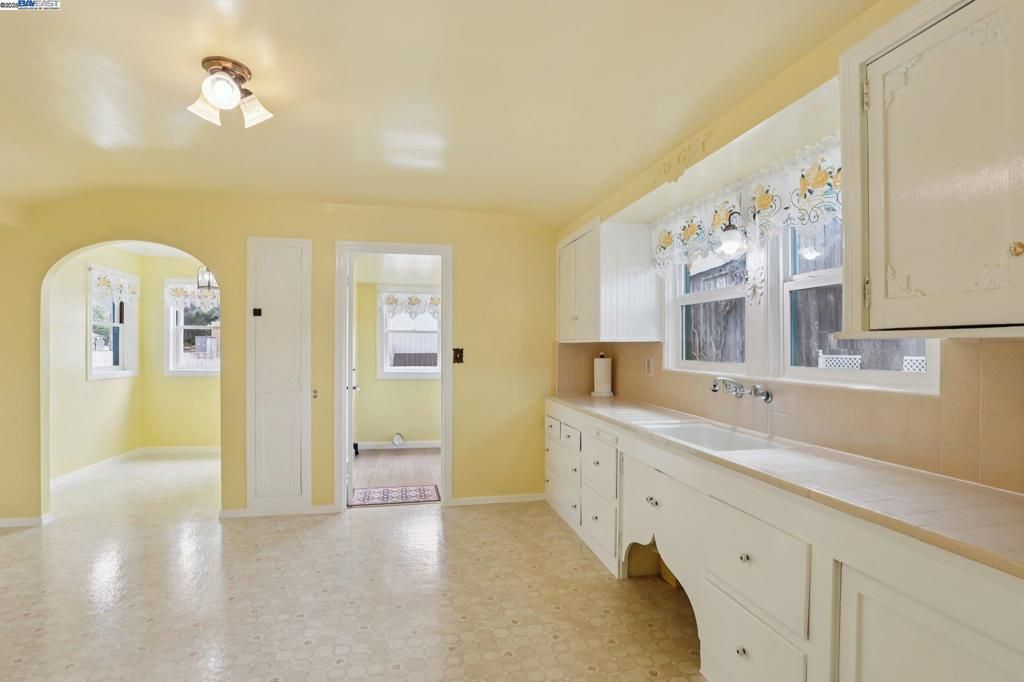 Bathroom, Interior, Tile Countertops