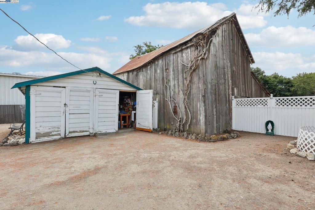 Detached Garage, Exterior