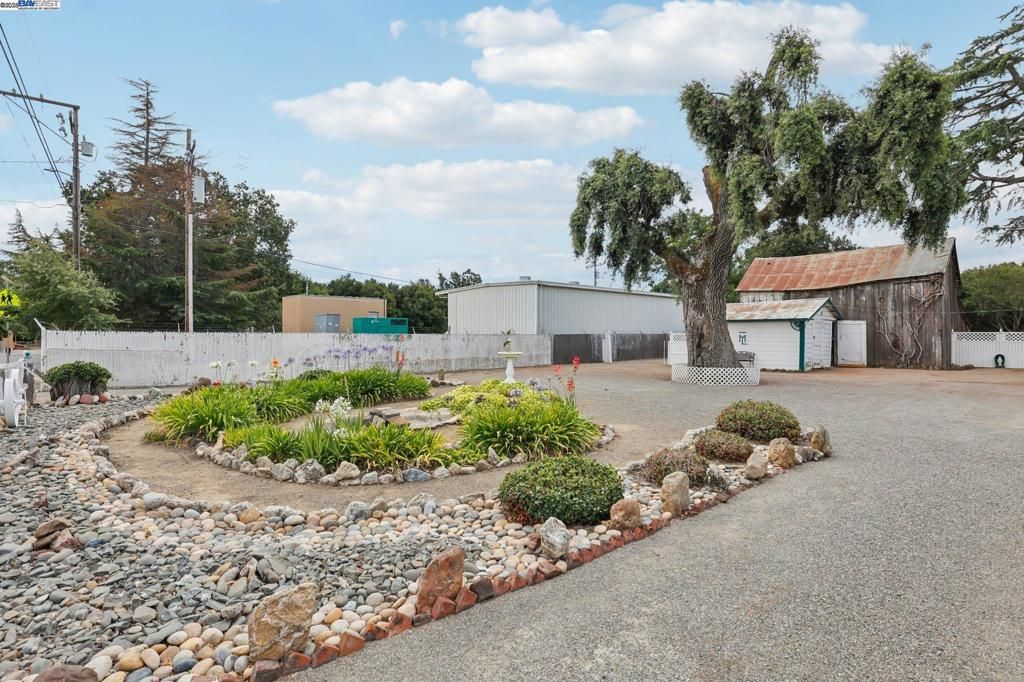 Backyard, Detached Garage, Exterior
