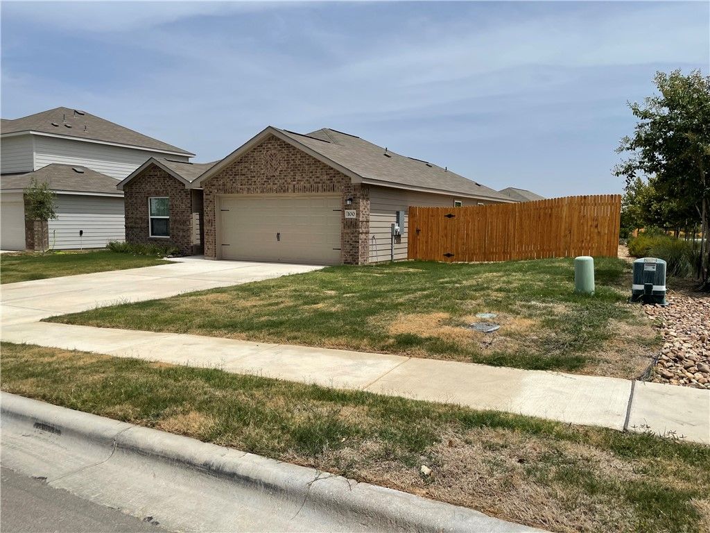 Attached, Exterior, Facade, Brick Facade, Ranch