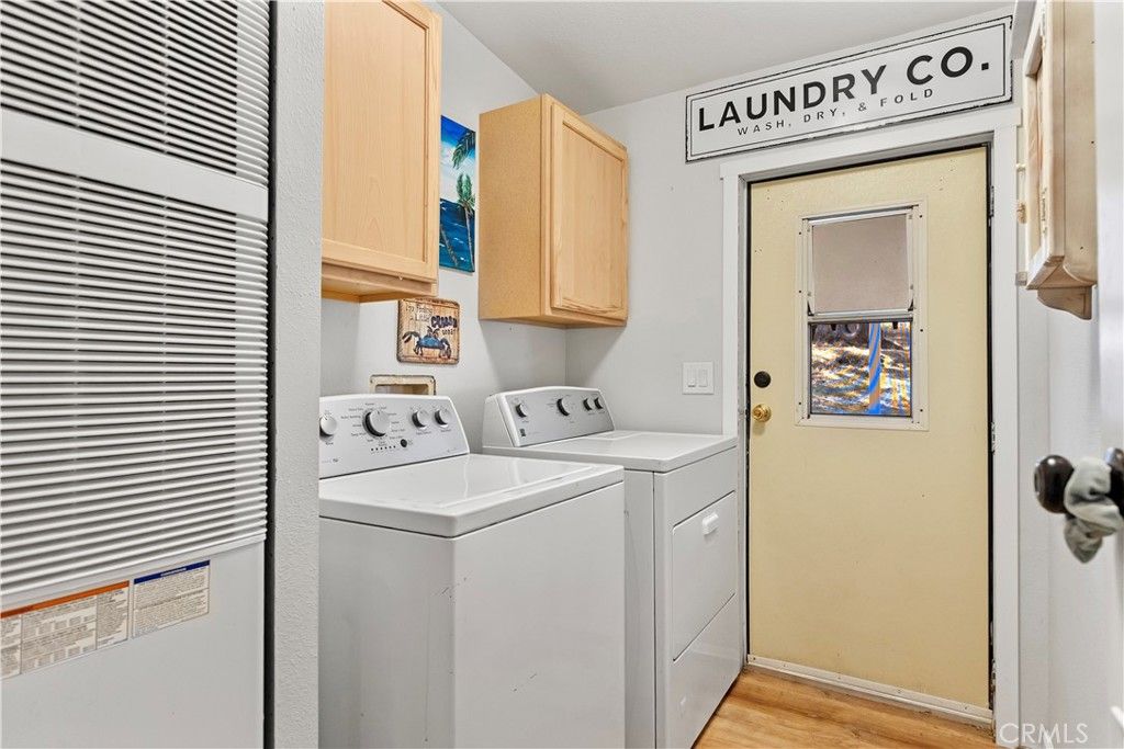 Interior, Utility Closets, Washer, Wood Texture Flooring