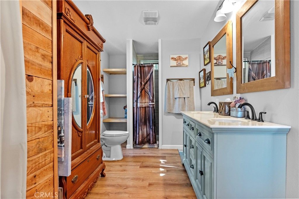 Bathroom, Dual Sink Vanities, Interior, Wood Texture Flooring