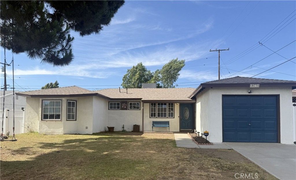 Attached, Exterior, Facade, Ranch