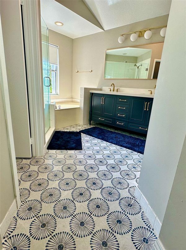 Bathroom, Dual Sink Vanities, Interior, Recessed Lighting