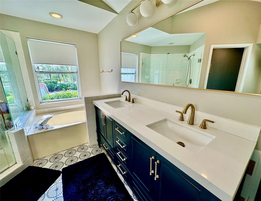 Bathroom, Dual Sink Vanities, Interior, Recessed Lighting
