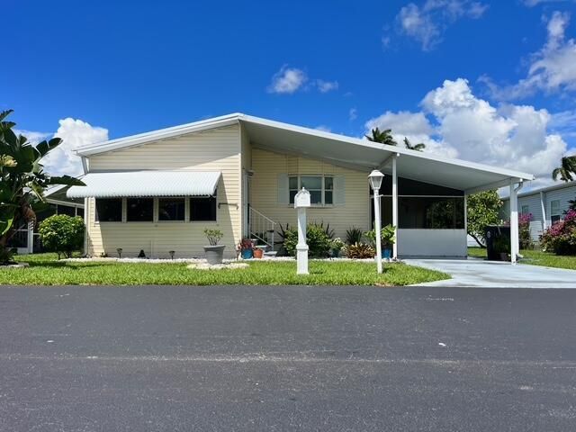 Attached, Exterior, Facade, Ranch