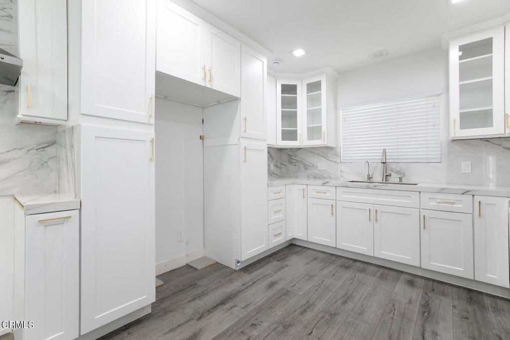 Interior, Kitchen, Marble Walls, Recessed Lighting, Wood Texture Flooring