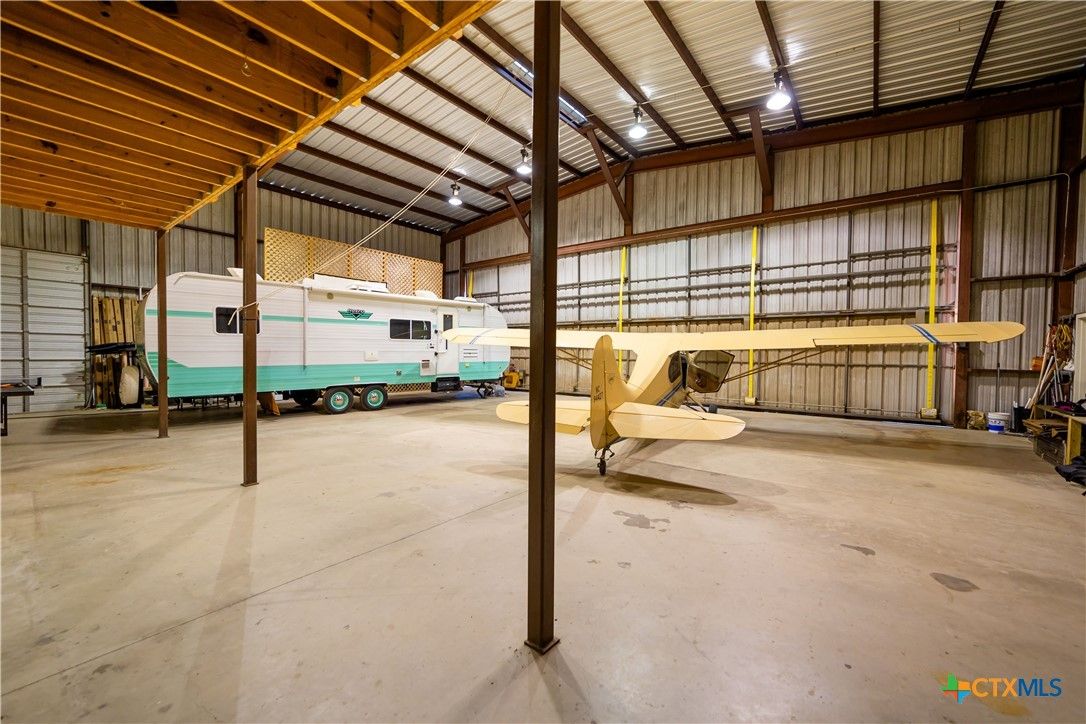 Garage, Interior, Wooden Beams