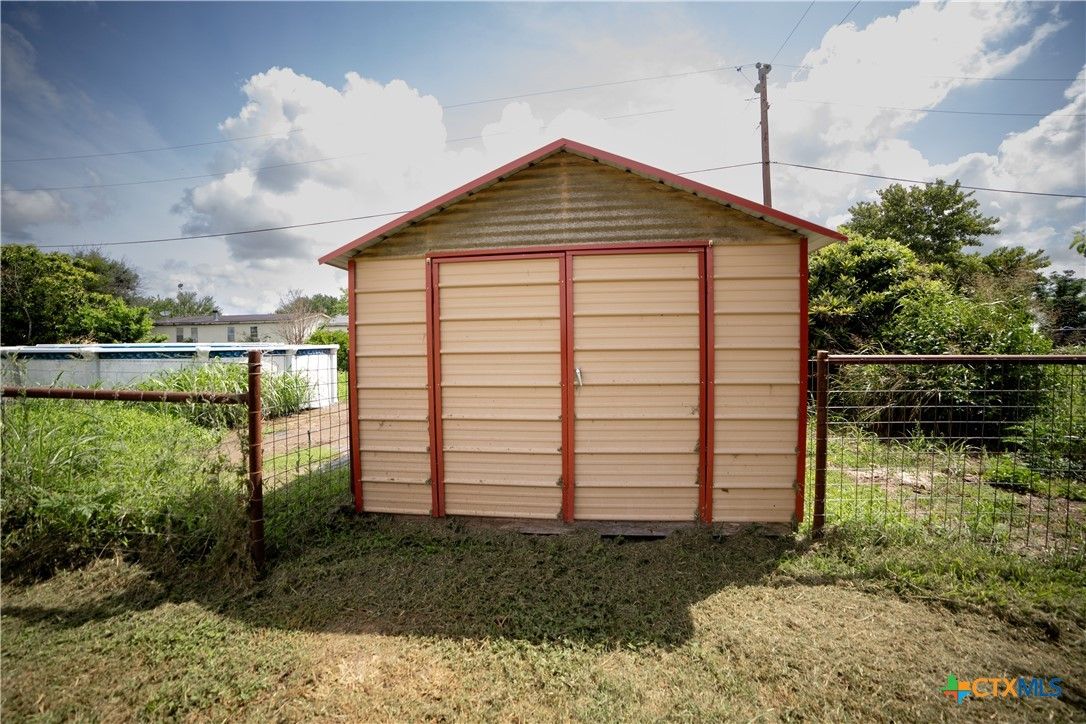 Detached Garage, Exterior