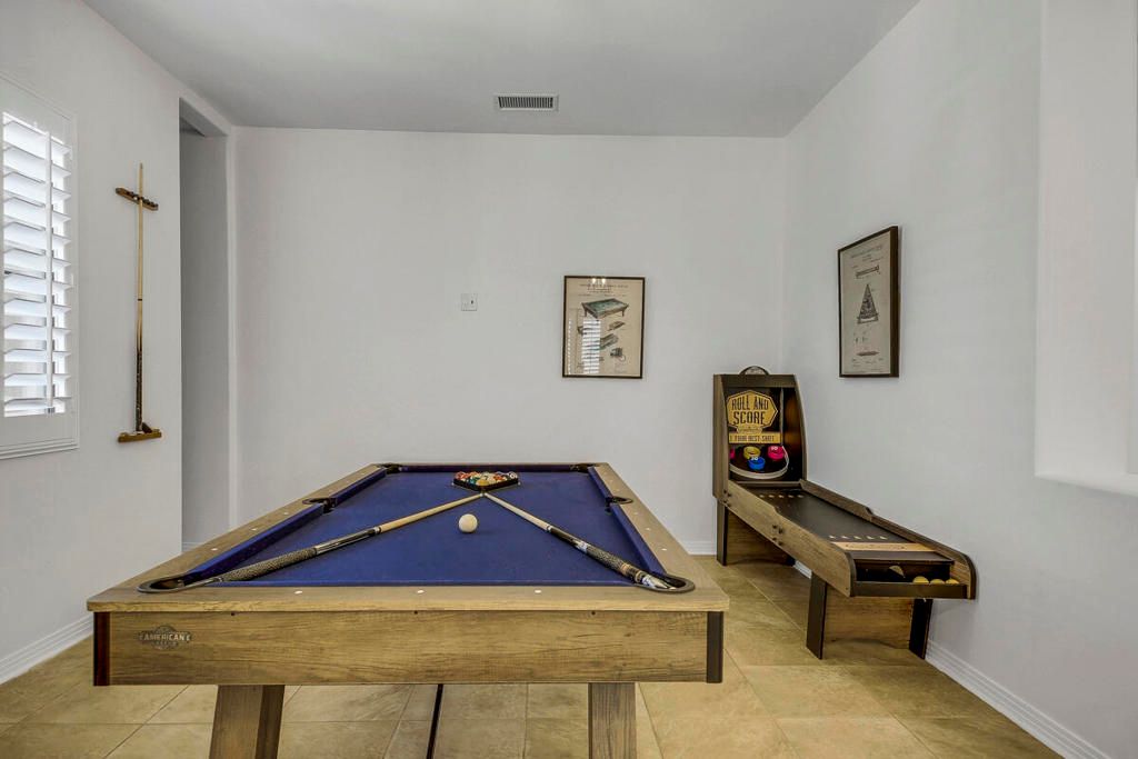 Billiard Table, Game Room, Interior