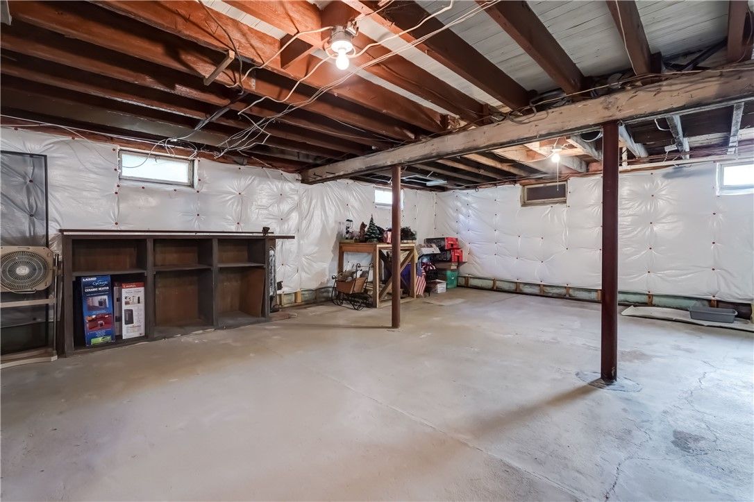 Garage, Interior, Wooden Beams