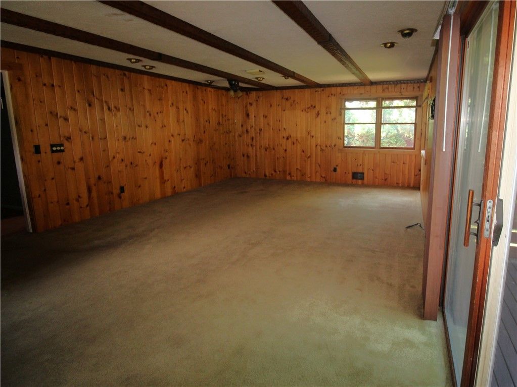 Empty room, Interior, Wooden Beams, Wooden Walls