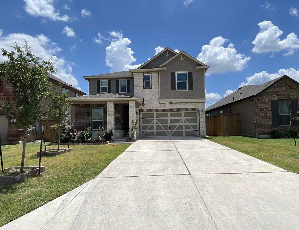 Attached, Exterior, Facade, American Craftsman
