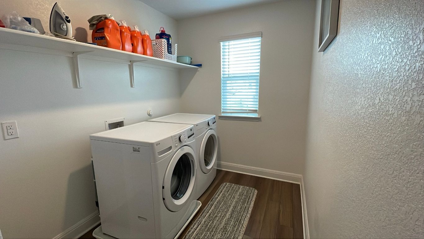 Interior, Washer, Wood Texture Flooring