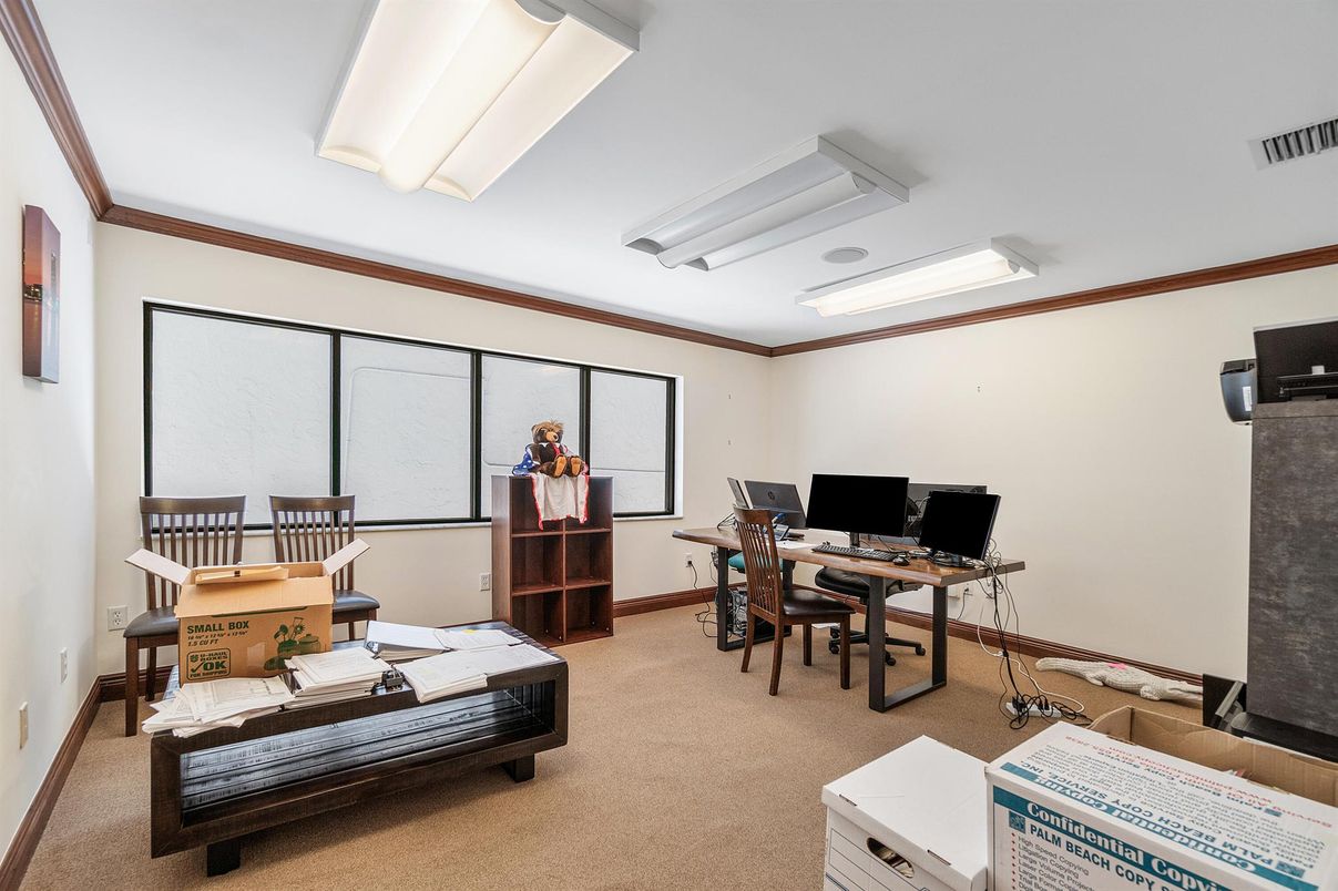 Home Office, Interior