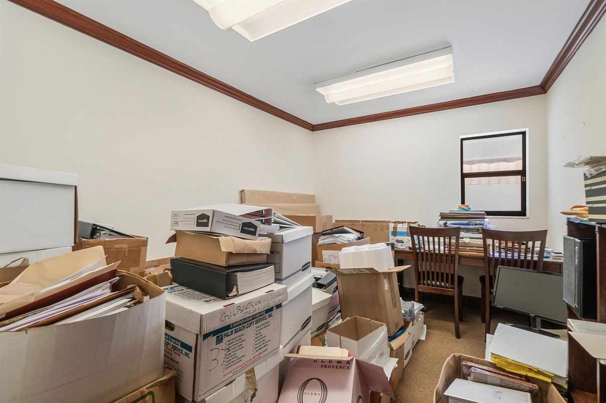 Home Office, Interior