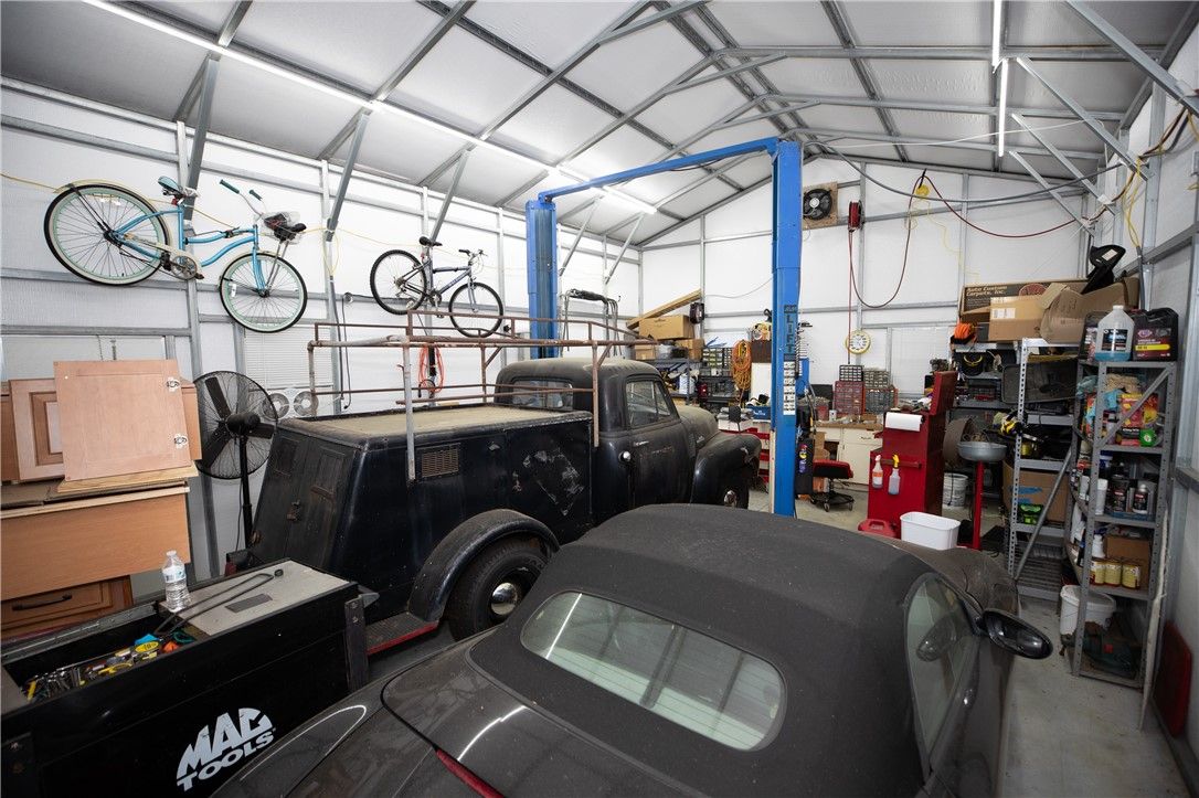 Garage, Interior