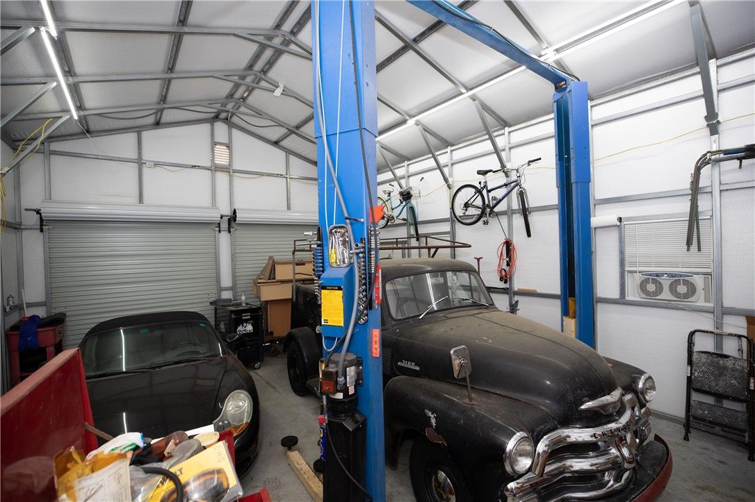 Garage, Interior