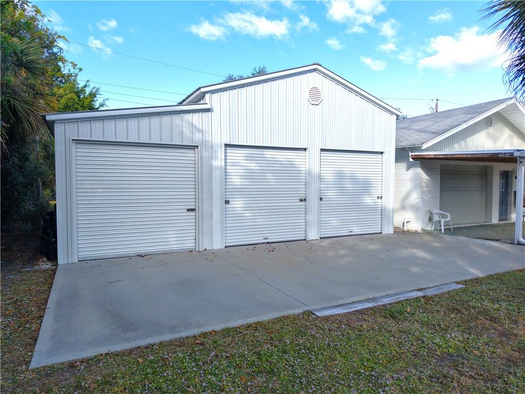 Detached Garage, Exterior