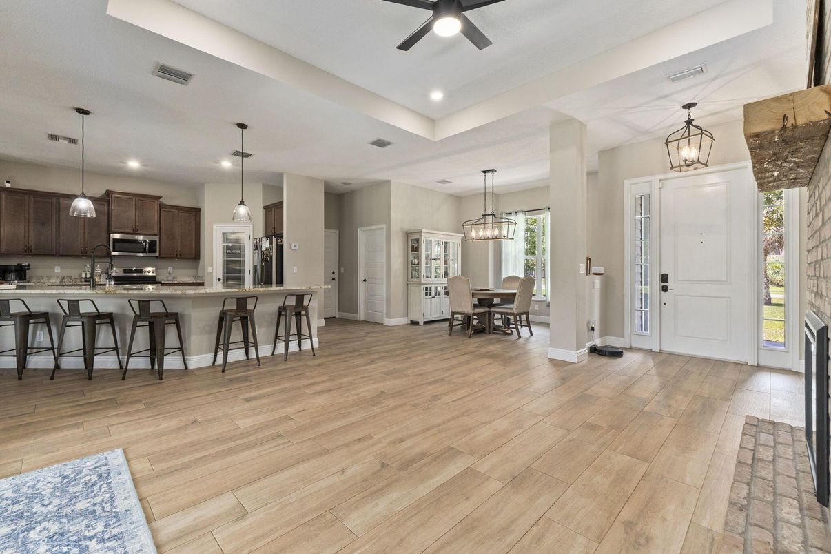 Chandelier, Dining room, Interior, Kitchen, Pendant Lights, Recessed Lighting, Stainless Steel Appliances, Wood Texture Flooring