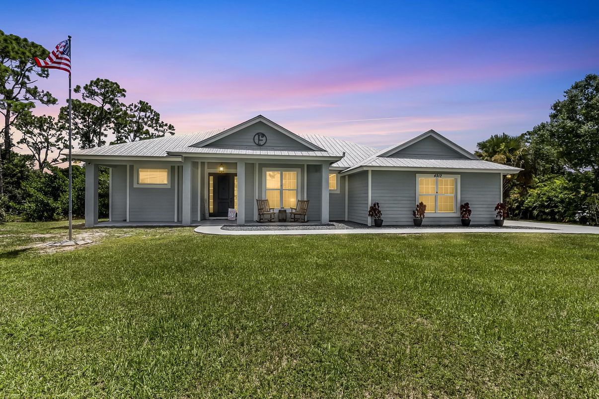Backyard, Exterior, Facade, Ranch