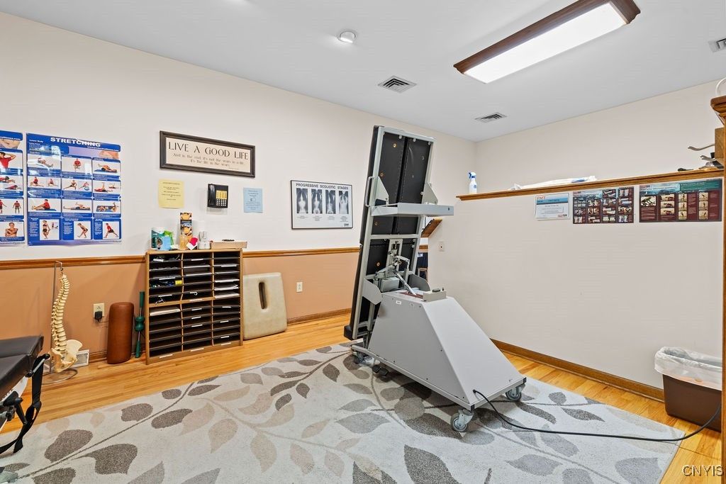 Fitness Equipment, Interior, Recessed Lighting, Wood Texture Flooring