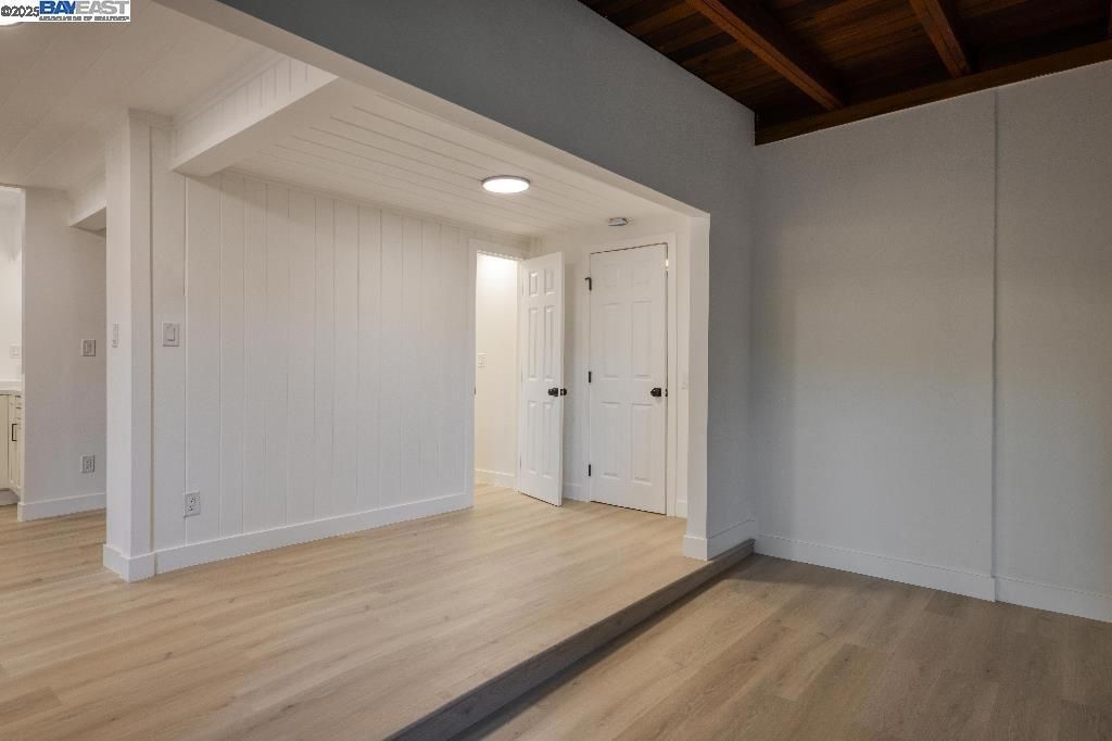 Empty room, Interior, Recessed Lighting, Wooden Ceilings, Wood Texture Flooring
