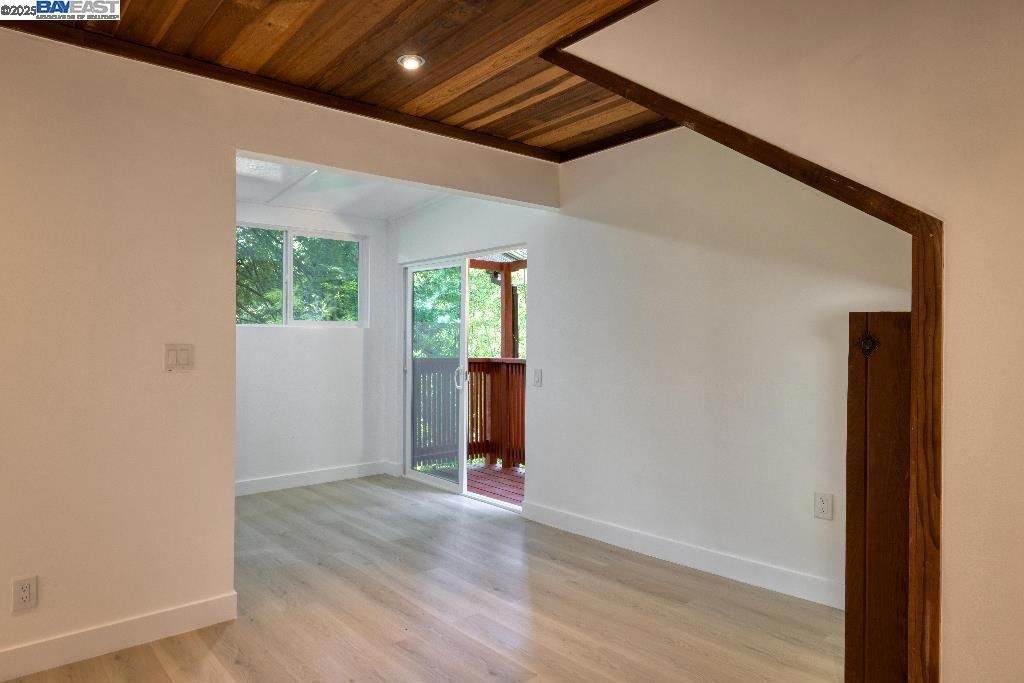 Empty room, Interior, Recessed Lighting, Wooden Ceilings, Wood Texture Flooring