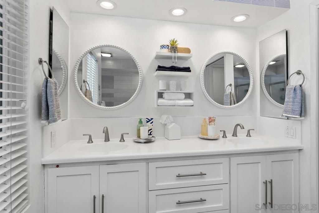 Bathroom, Dual Sink Vanities, Interior, Recessed Lighting