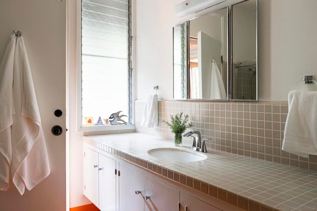 Bathroom, Interior, Tile Countertops